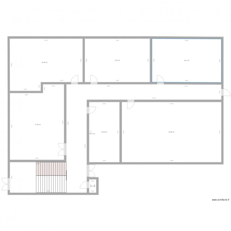 ISA. Plan de 8 pièces et 365 m2