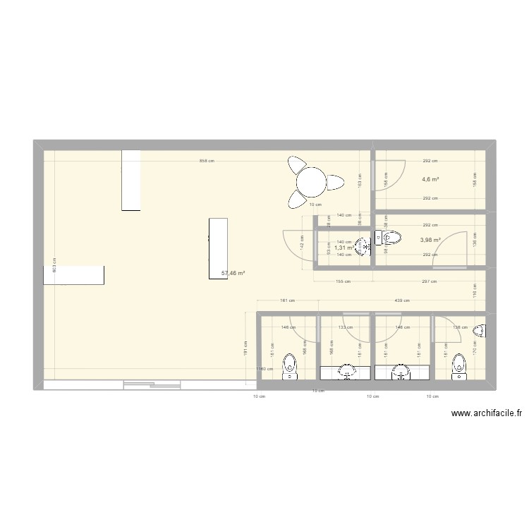 Loja artistique. Plan de 4 pièces et 67 m2