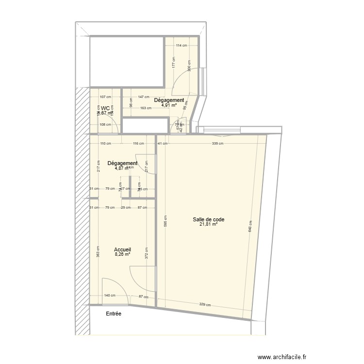 auto-ecole. Plan de 8 pièces et 51 m2