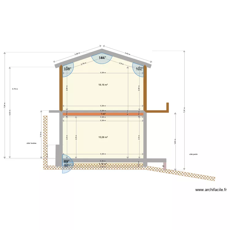 Fa&ccedil;ade Vu c&ocirc;t&eacute; l Est avec des balcons une seul toiture. Plan de 