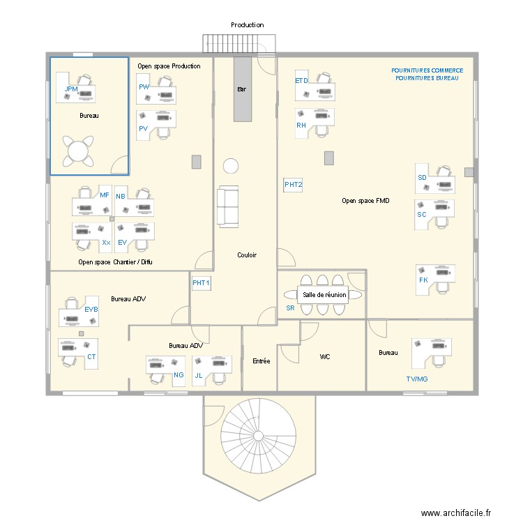 Locaux NPVC avec bureaux Phase 1. Plan de 11 pièces et 302 m2