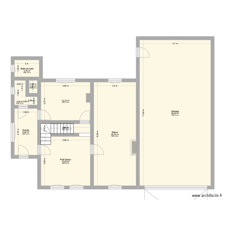 Rez-de chaussée. Plan de 9 pièces et 138 m2