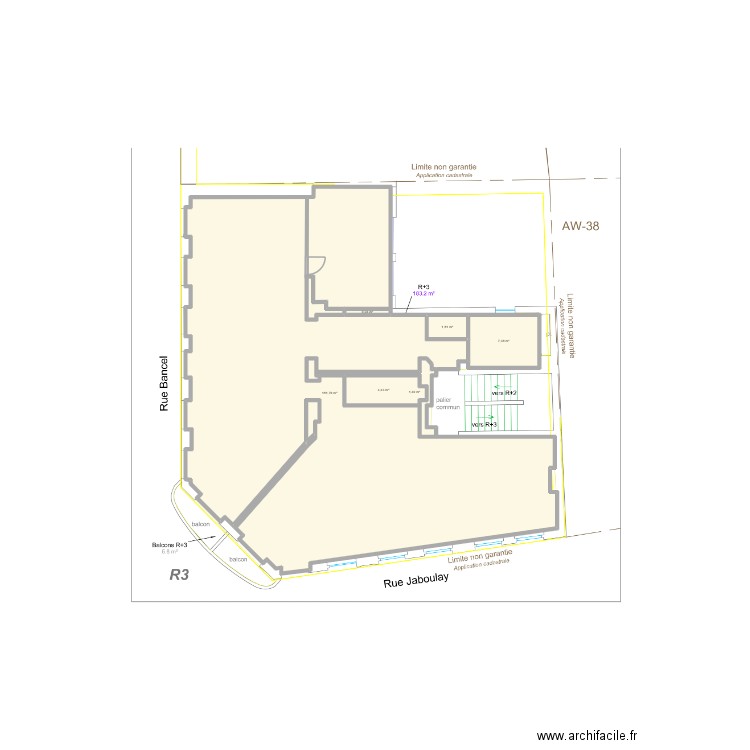 R+ 3 Full. Plan de 9 pièces et 199 m2