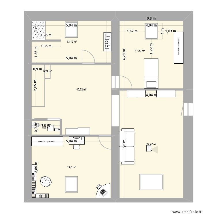 Grenier. Plan de 7 pièces et 82 m2