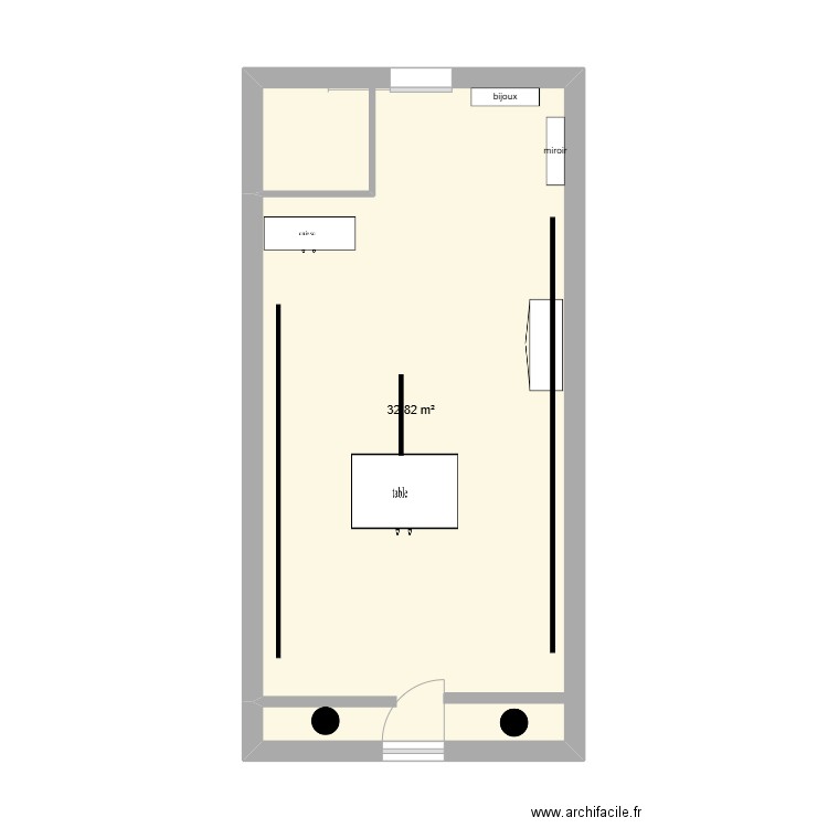 magasin. Plan de 1 pièce et 33 m2