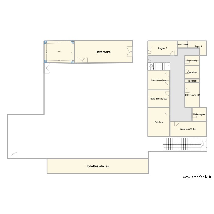 RDC Salles technologie. Plan de 16 pièces et 154 m2