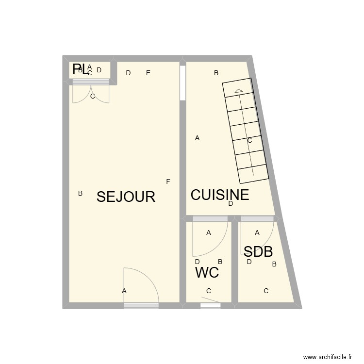 RDC SERNHAC PB. Plan de 5 pièces et 13 m2