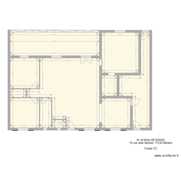 Coupe CC. Plan de 12 pièces et 155 m2