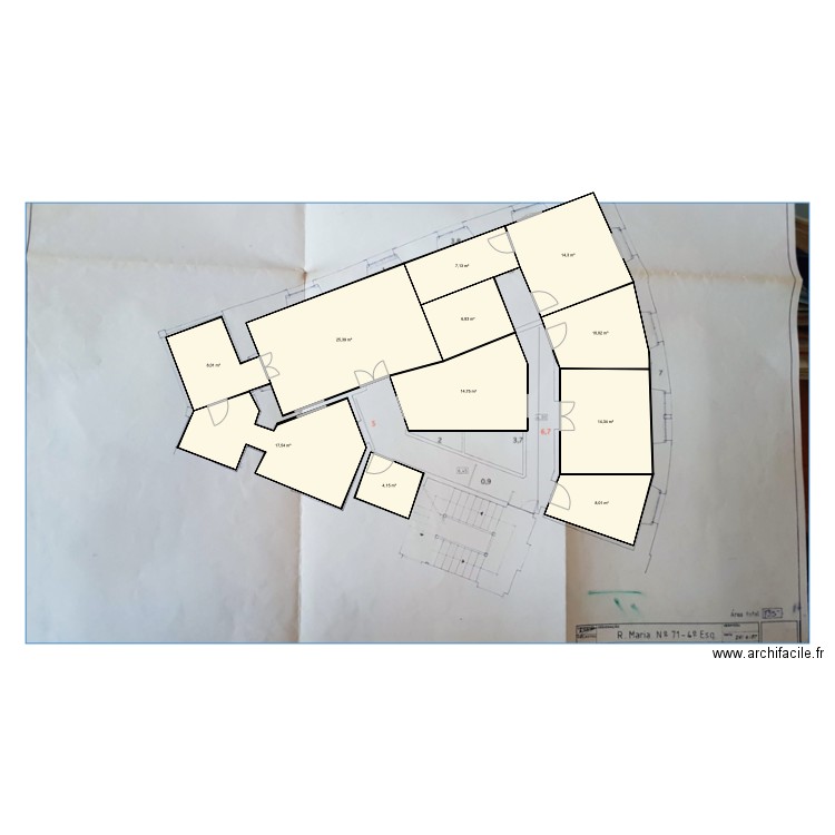 MAISON 2. Plan de 11 pièces et 130 m2