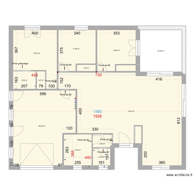Plaquages intérieur placard à droite. Plan de 0 pièce et 0 m2