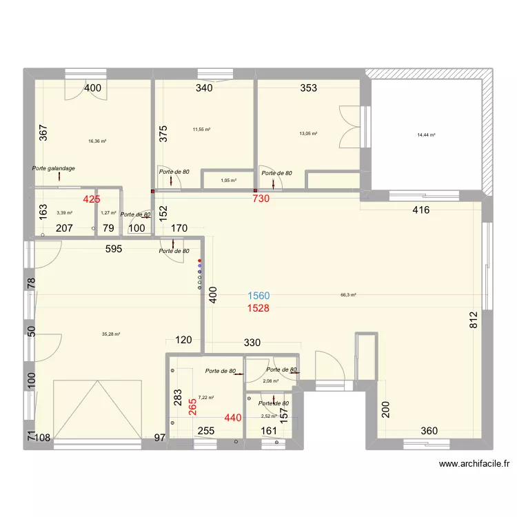 Plaquages int&eacute;rieur placard &agrave; droite. Plan de 
