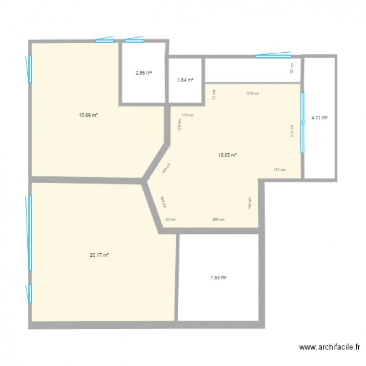 superficie totale. Plan de 7 pièces et 71 m2