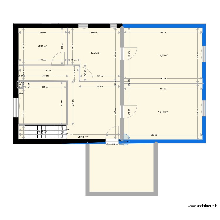 mezzanine  meublée. Plan de 16 pièces et 165 m2