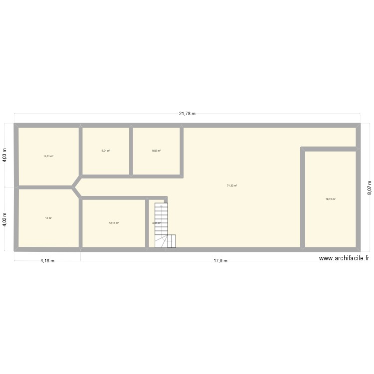 Future maison. Plan de 8 pièces et 152 m2