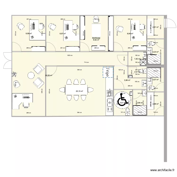 Bureaux 100m2 modifi&eacute;  avec vestiaire atelier. Plan de 
