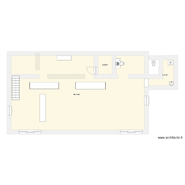 local. Plan de 3 pièces et 115 m2