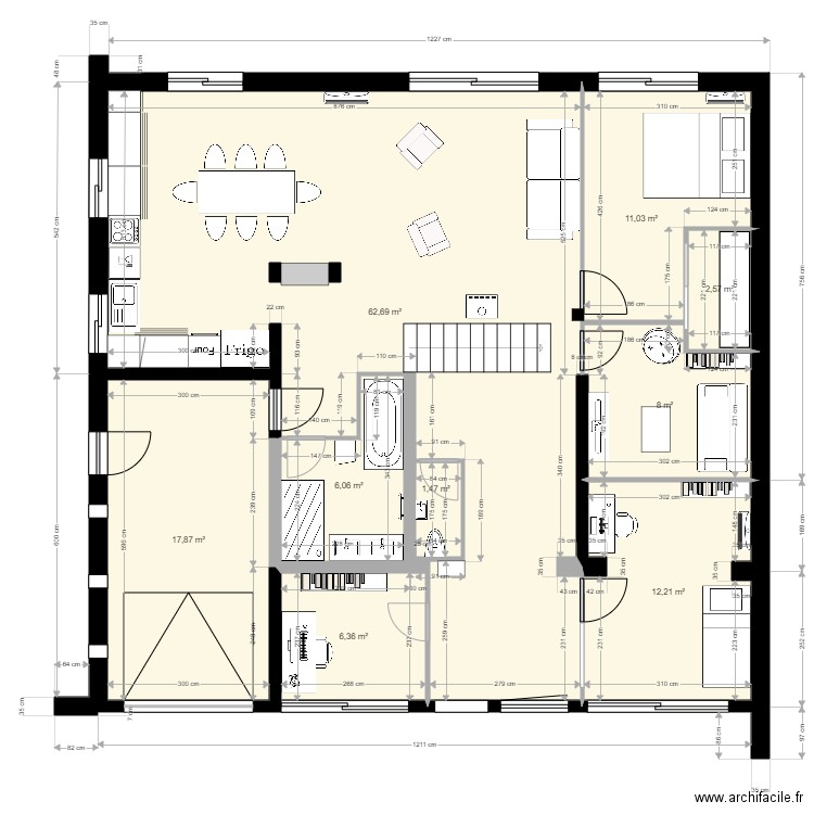 RDC Originale J. Plan de 9 pièces et 128 m2