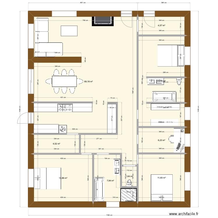 150m2. Plan de 9 pièces et 143 m2