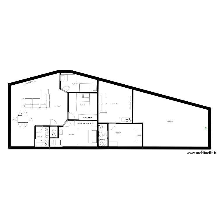 Hangar. Plan de 10 pièces et 134 m2