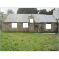 fa&ccedil;ade de maison est cot&eacute; cour