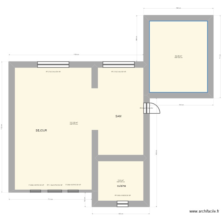 Larroque. Plan de 9 pièces et 245 m2