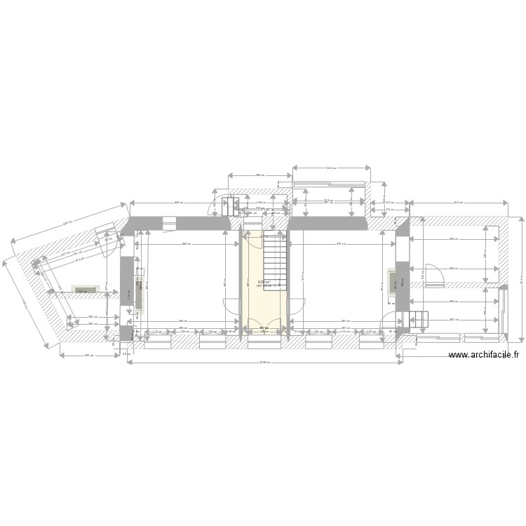 Bourg rez de chaussée. Plan de 0 pièce et 0 m2