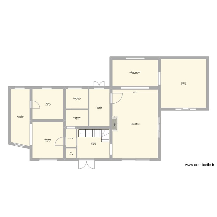 chemin pierreux. Plan de 12 pièces et 143 m2
