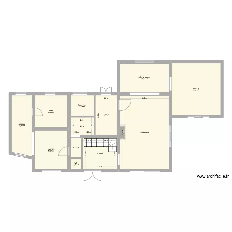 chemin pierreux. Plan de 13  et 179 m²
