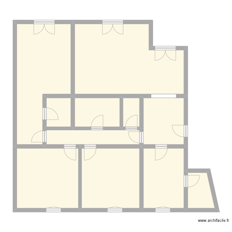 MORGAT. Plan de 11 pièces et 128 m2