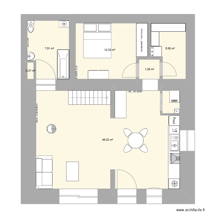 RDC. Plan de 6 pièces et 72 m2