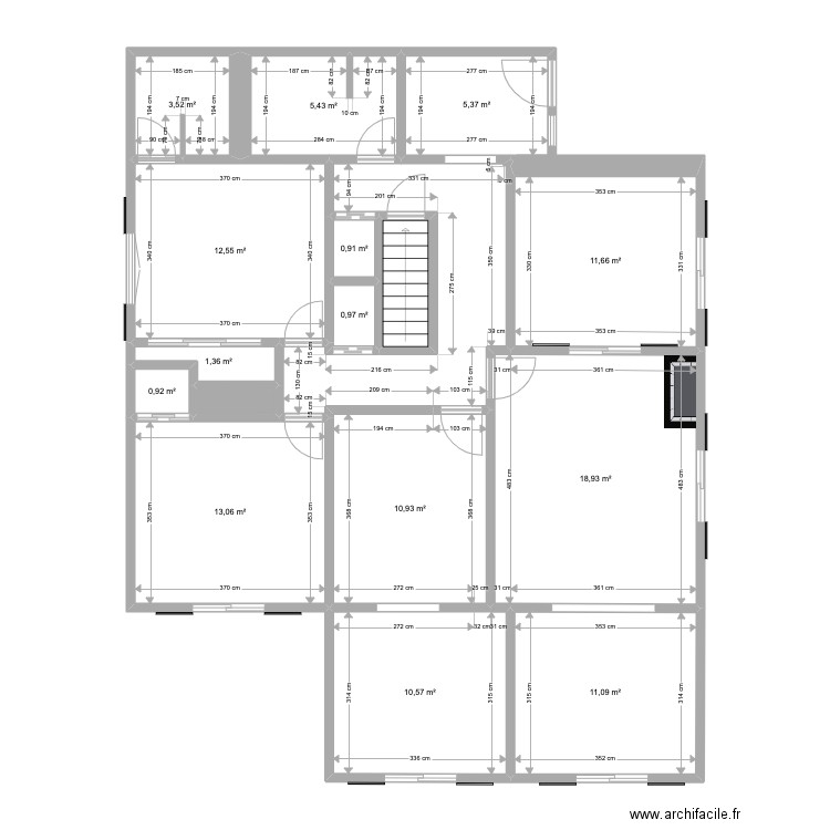 Haut 120 dimensions. Plan de 17 pièces et 121 m2