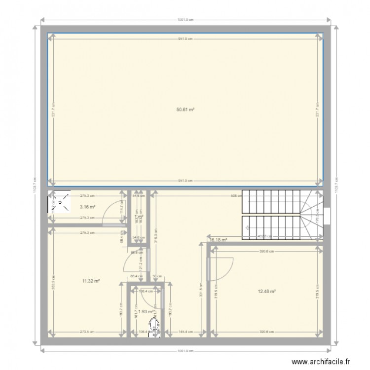 carrée. Plan de 0 pièce et 0 m2