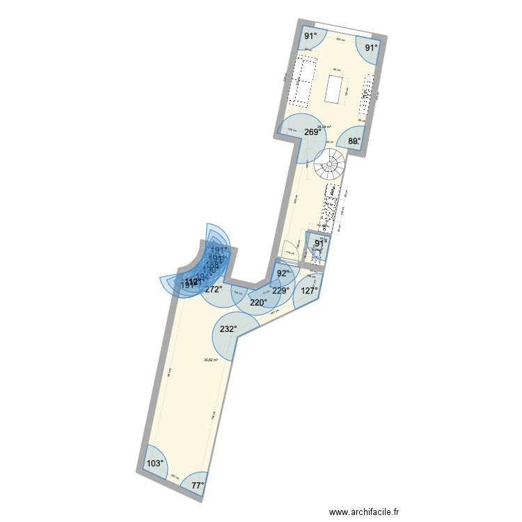 Lamarck - Plan + cours - RDC. Plan de 3 pièces et 66 m2