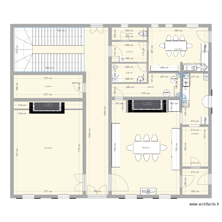 Plan Maison Bezues. Plan de 10 pièces et 211 m2