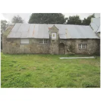 fa&ccedil;ade de maison est cot&eacute; cour