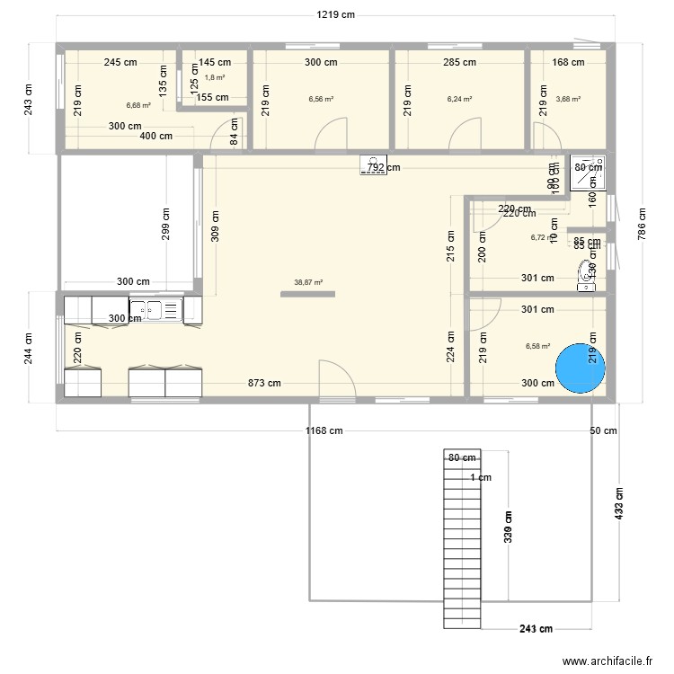 4 containers. Plan de 8 pièces et 77 m2