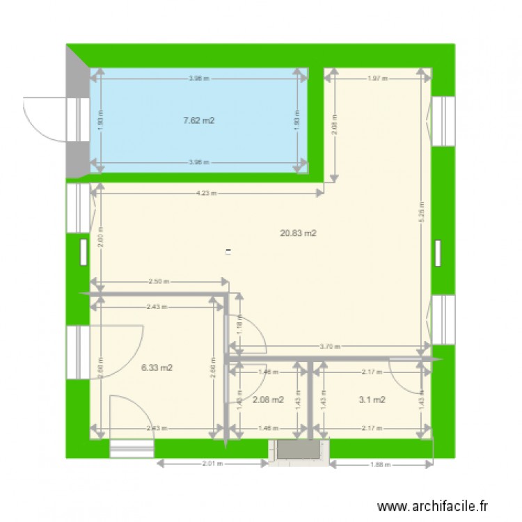 Pièce vide avec isolation et cloisons intérieures et portes. Plan de 5 pièces et 40 m2