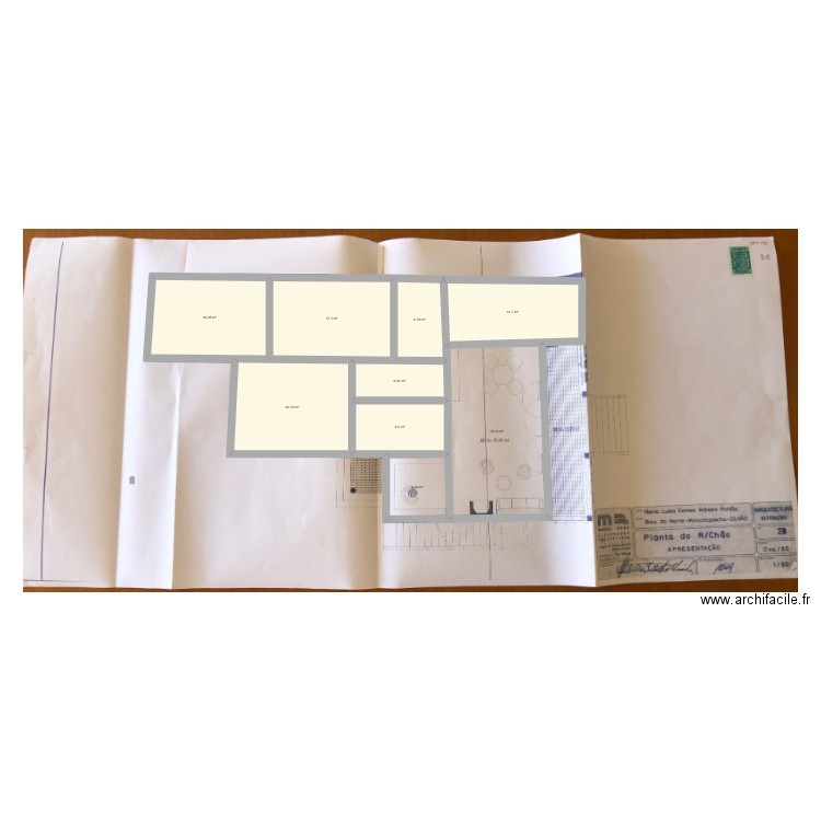 Maison. Plan de 9 pièces et 127 m2