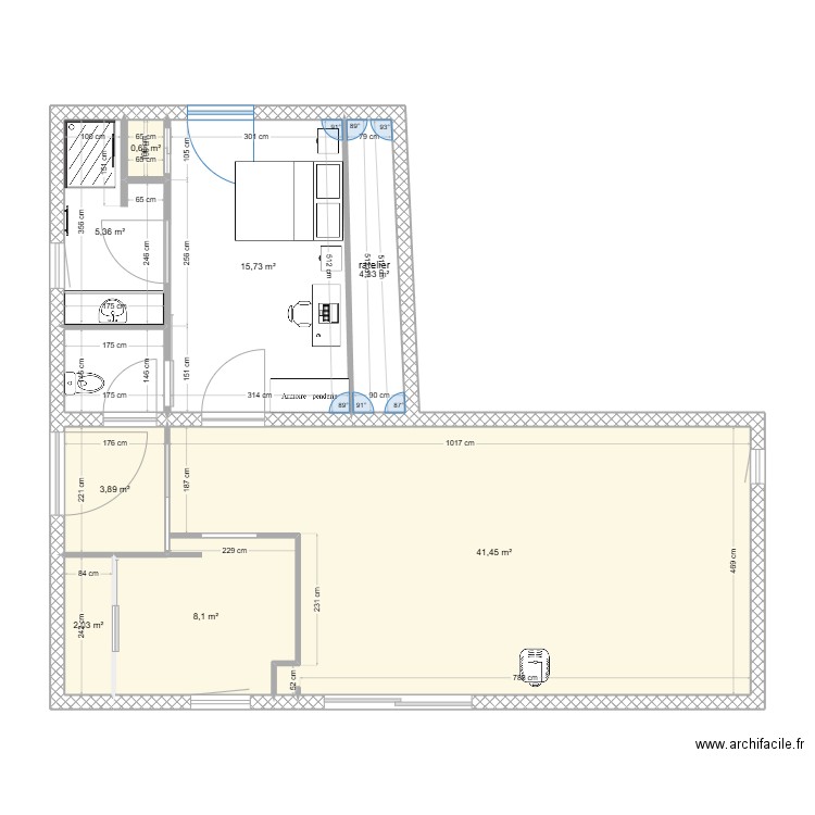 annexe vide. Plan de 9 pièces et 84 m2