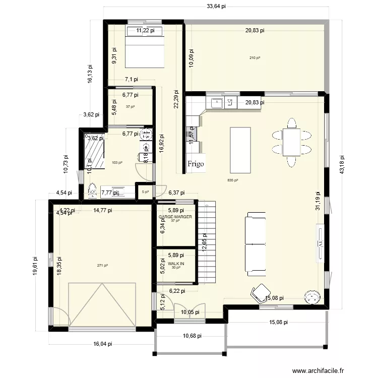 Maison. Plan de 8 pièces et 142 m²