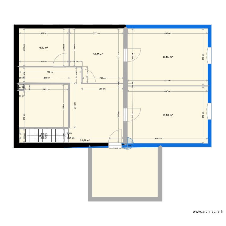 mezzanine  meublée. Plan de 16 pièces et 165 m2