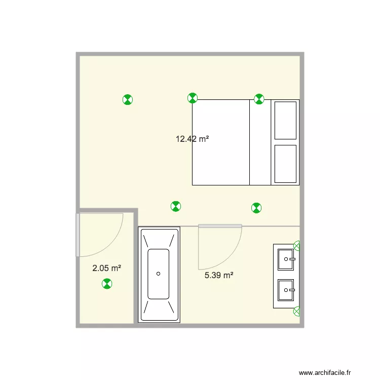 b&eacute;b&eacute; dam baignoir. Plan de 