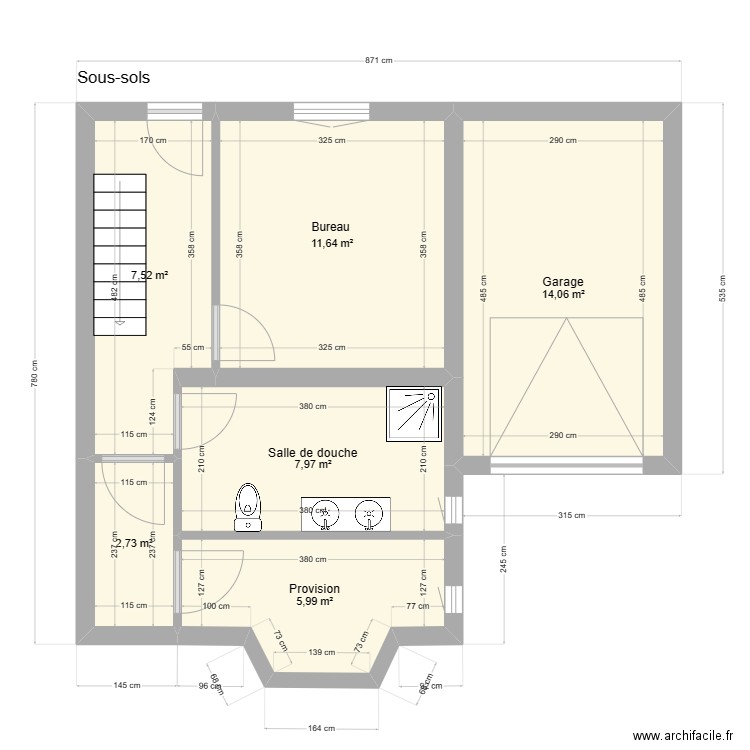 Cailloux sous-sols. Plan de 6 pièces et 50 m2