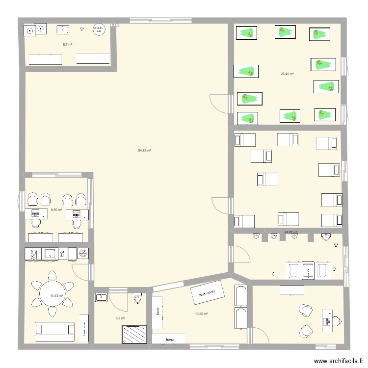 plan. Plan de 8 pièces et 221 m2