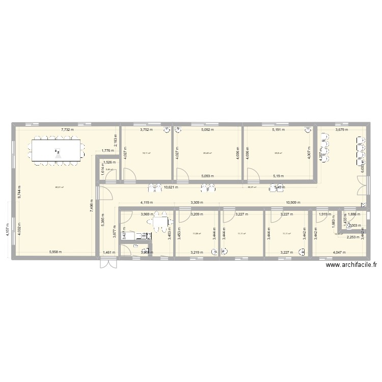Maison médicale. Plan de 11 pièces et 234 m2