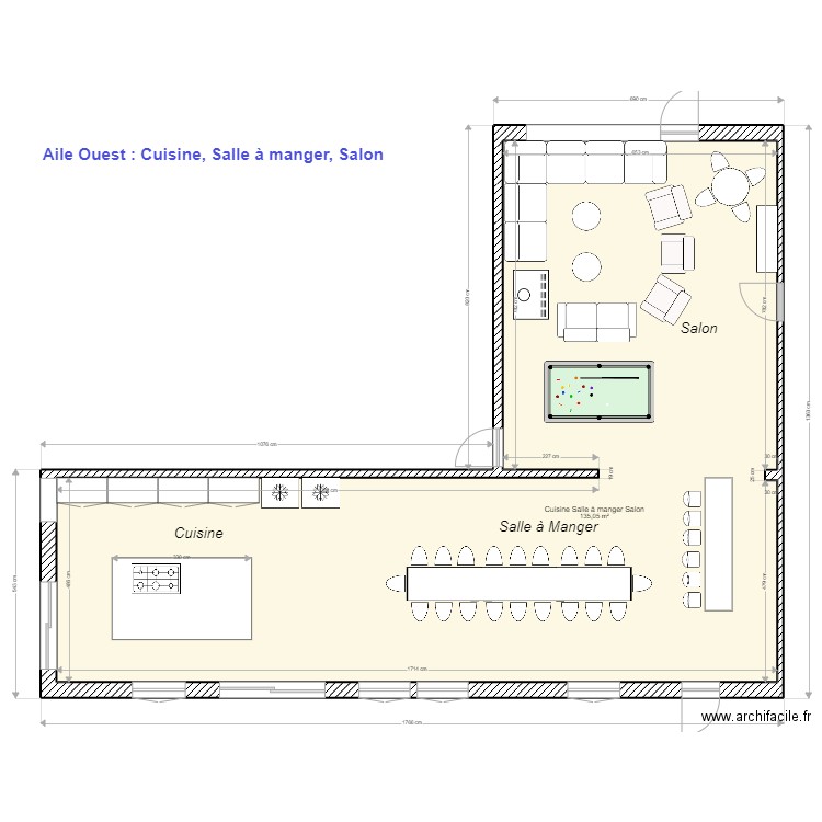 Cuisine salle a manger. Plan de 1 pièce et 135 m2