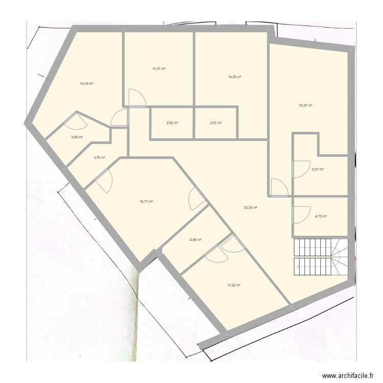 1ER ETGAE ORIGINAL. Plan de 14 pièces et 147 m2