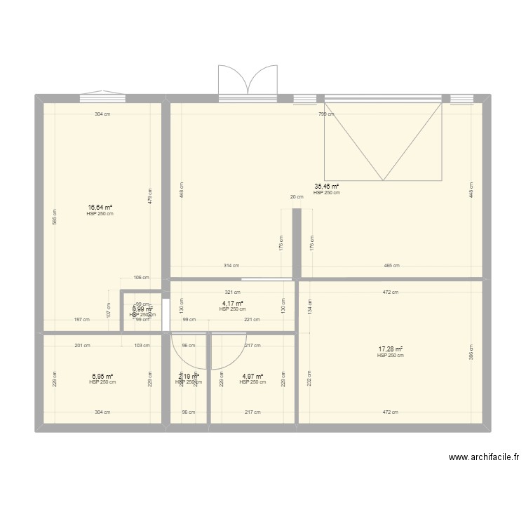 Aménagement en bas. Plan de 8 pièces et 89 m2