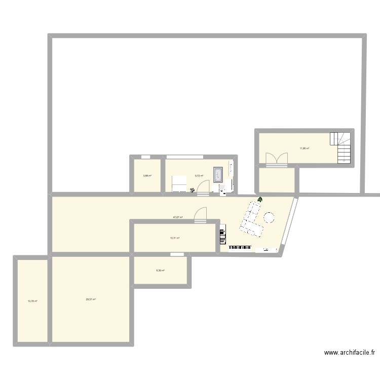 appartement. Plan de 8 pièces et 129 m2
