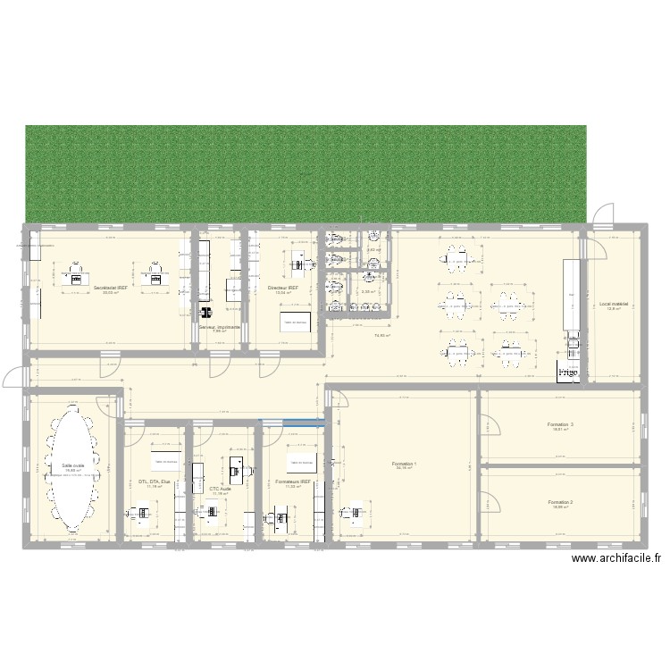 IREF 300m2 avec salle de formation modulable. Plan de 17 pièces et 271 m2